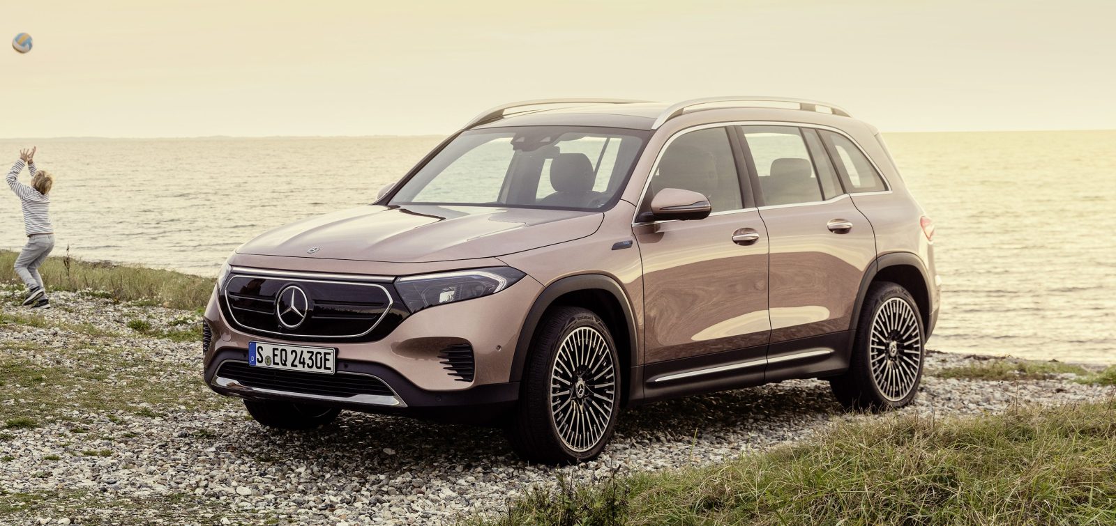 Mercedes-Benz launches EQB electric SUV for ~$50,000 – evearly news english