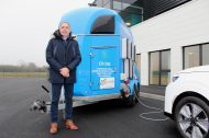 Claude Le Brize et sa station de recharge mobile
