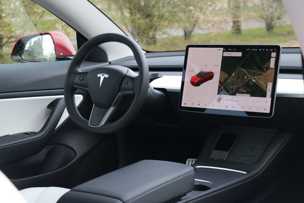 Tesla que retenir des mises à jour logicielles de 2021 evearly