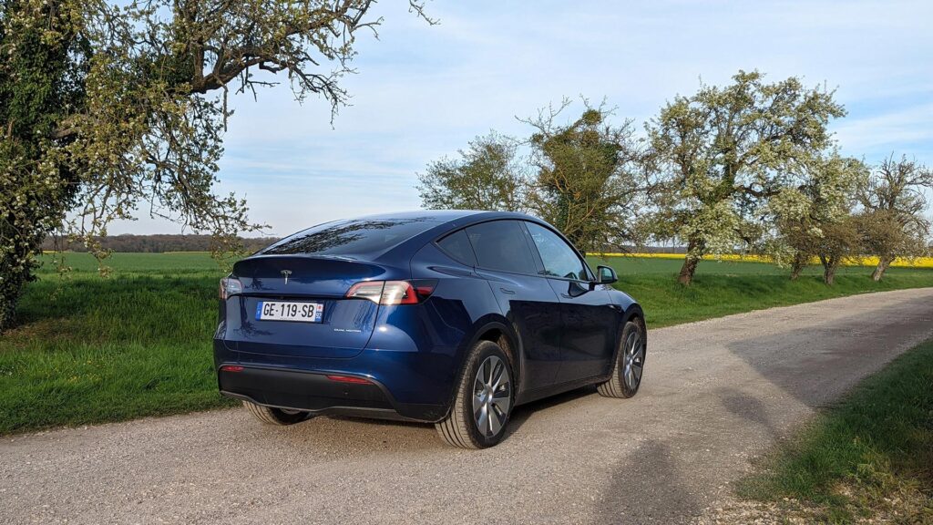 Essai Tesla Model Y Grande Autonomie le SUV électrique reste la