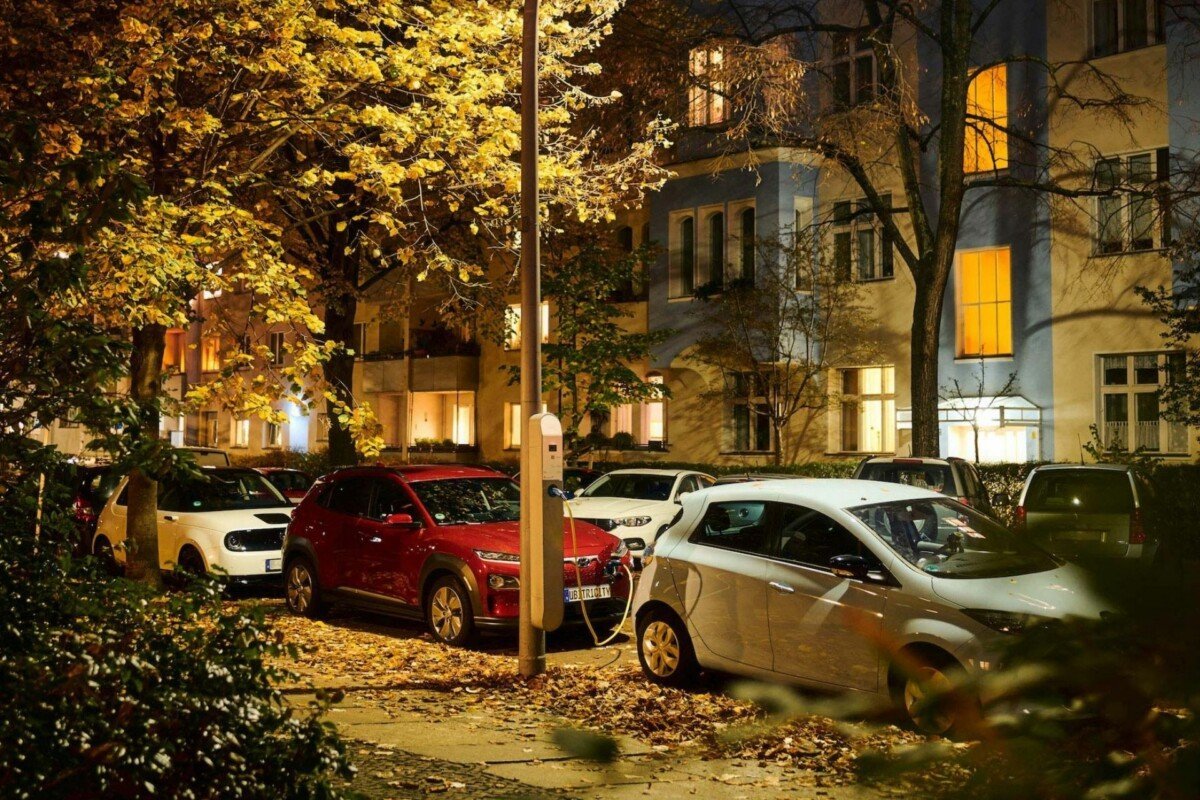 Recharger sa voiture électrique sur des lampadaires, c’est tout à fait possible en Allemagne