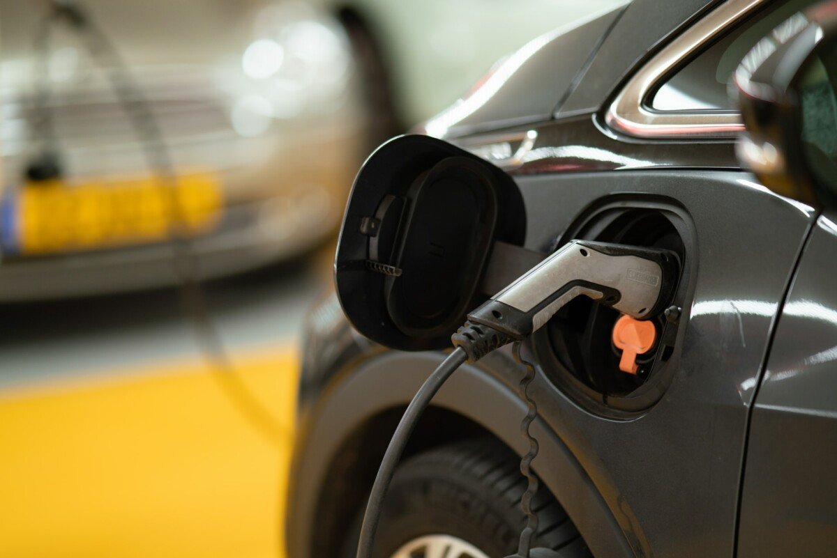 voiture électrique charge aa