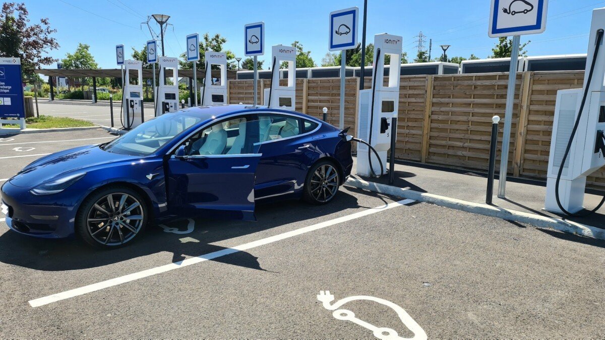 Tesla Model 3 sur iONITY
