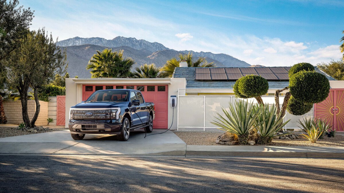 Ford F-150 Lightning Solar Charging