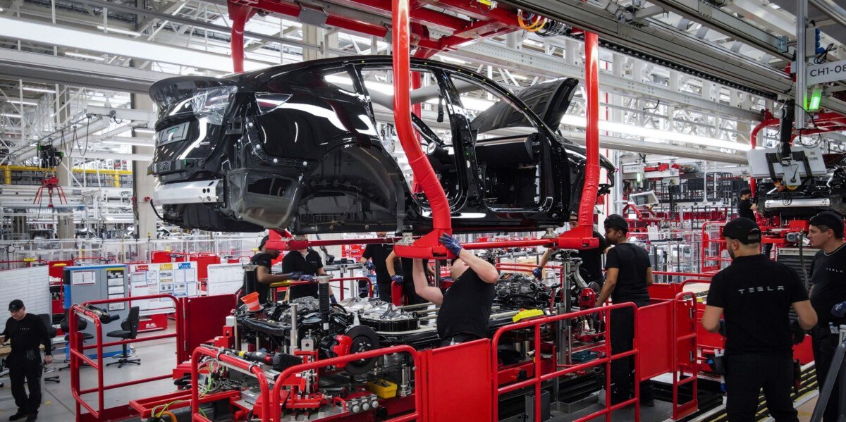 Tesla-Giga-Factory-00001