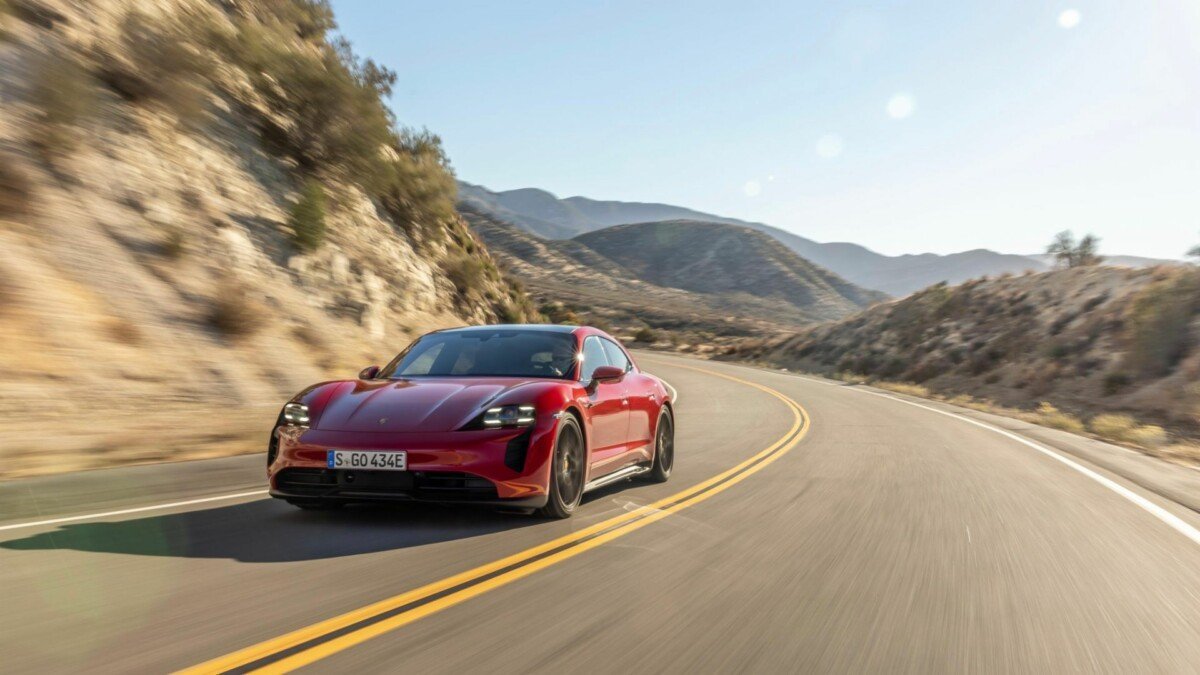 2022_Taycan_GTS_Sport_Turismo_Carmine_Red_007_highres