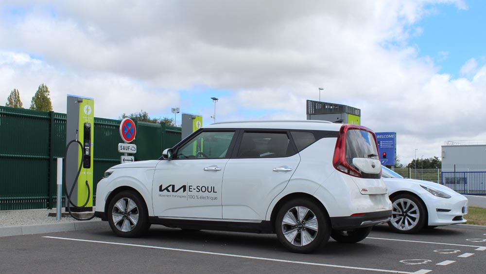 En recharge à la station multi-énergies vertes de La Roche-sur-Yon
