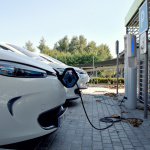 Des Renault Zoe se rechargent (photo - Pixabay / Stivabc)