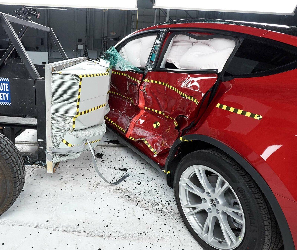 Model Y Tesla Crash Test 01