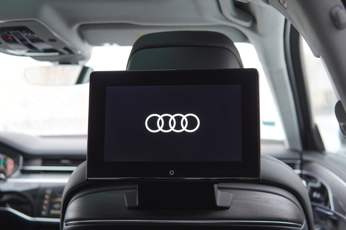 Audi A8 2022 essai ecran siege arriere