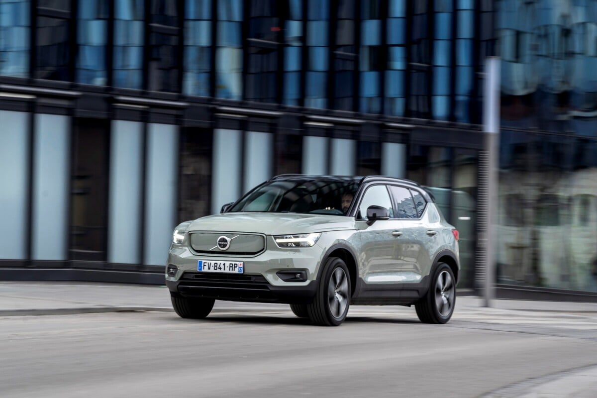 Volvo Xc Le Suv Lectrique D Fie Tesla Sur Le Terrain De L